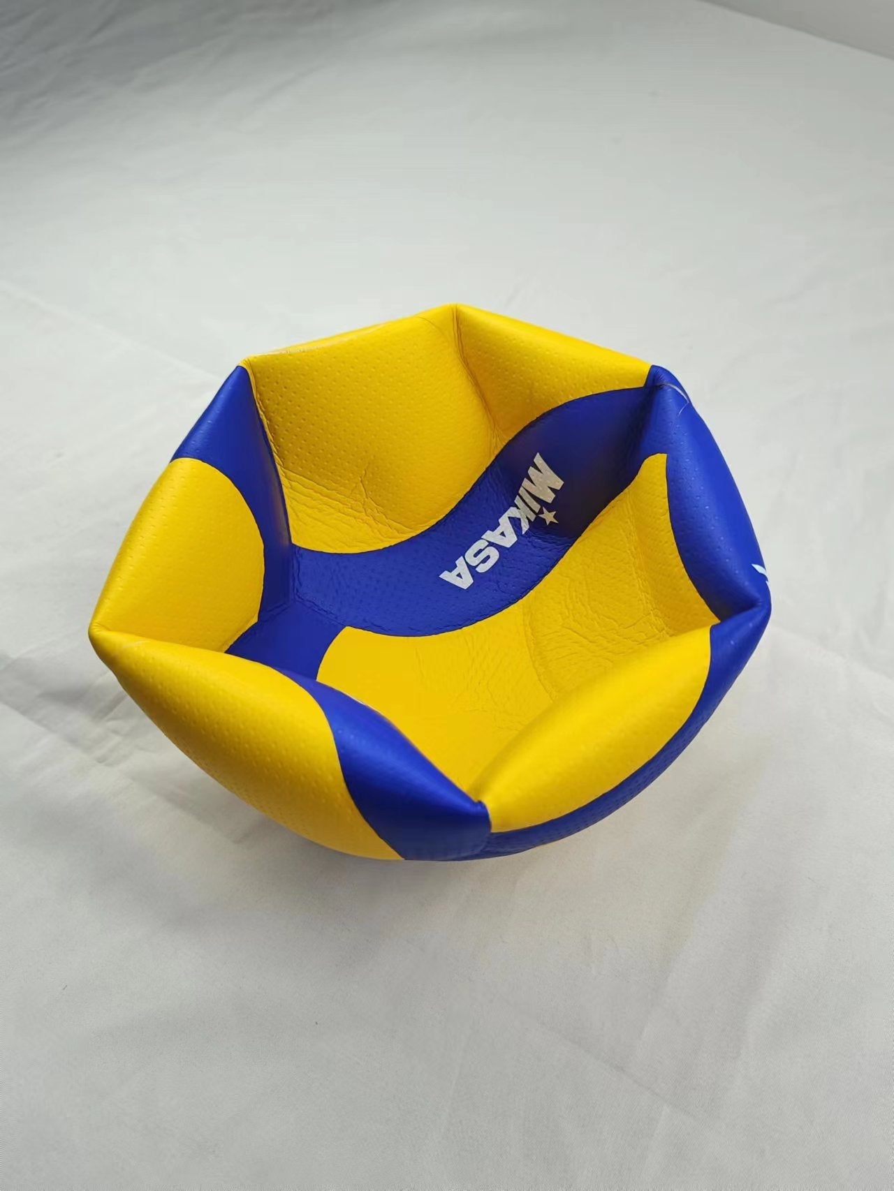 Classic volleyball for men and women, durable PU leather, white and blue finish, ideal for both indoor and outdoor play.