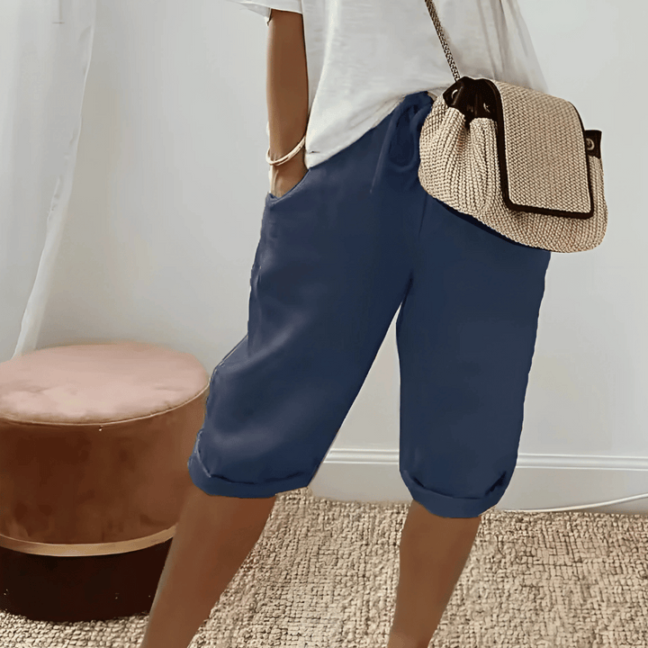 Women's casual harem knee-length shorts with elastic waist, designed for high-rise comfort and summer everyday wear.
