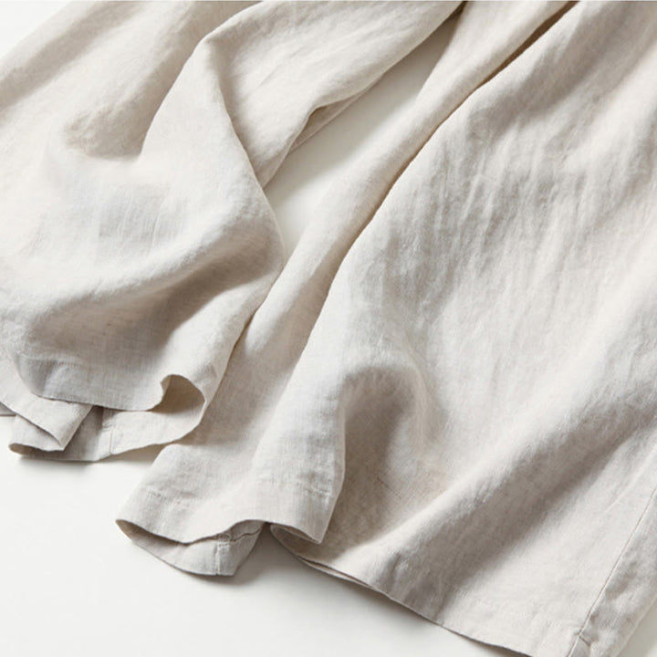 Stylish women's high-waist wide-leg pants, perfect for a sophisticated summer outfit.