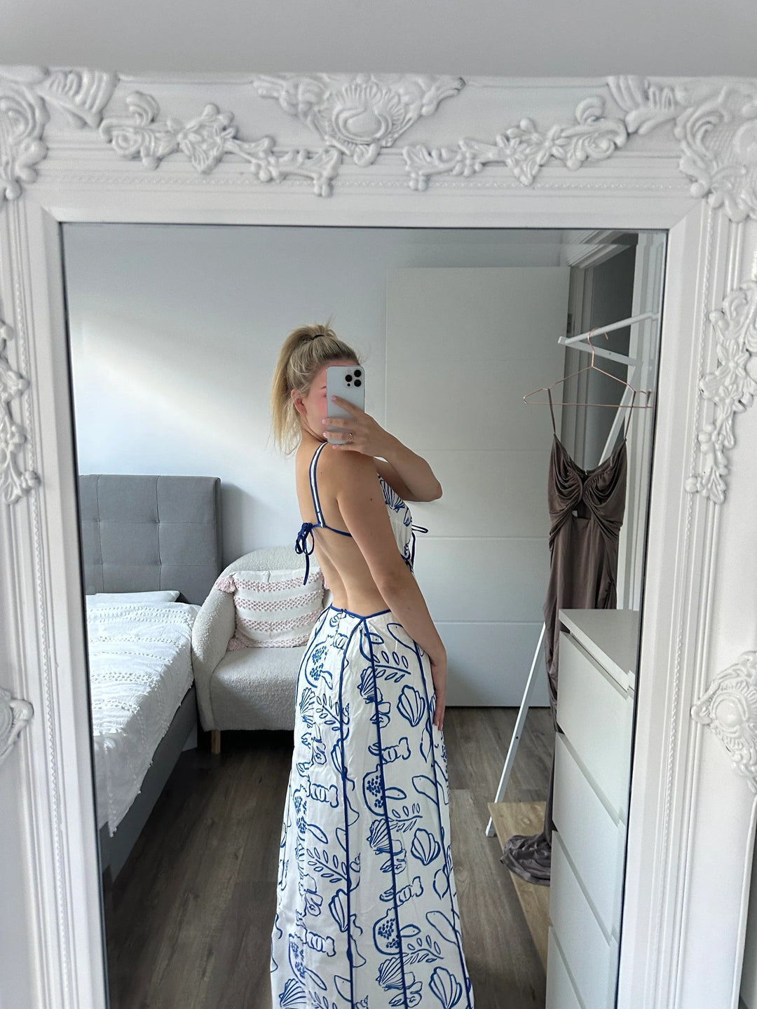 Versatile women's summer maxi sundress for casual wear or elegant vacations. Features an open-back and flowy fit.