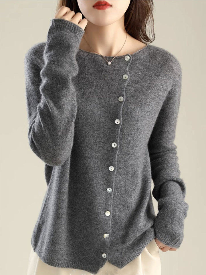 Comfortable women's long-sleeve cardigan. Elegant knit for versatile, all-season fashion.