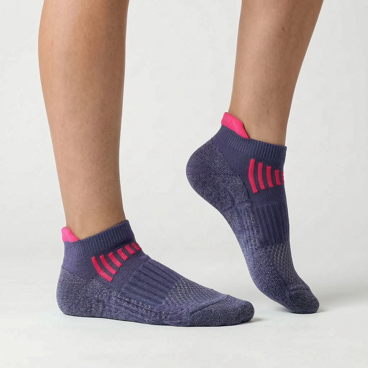 Sporty green ankle socks for women. Quick-dry athletic wear, great for active workouts.