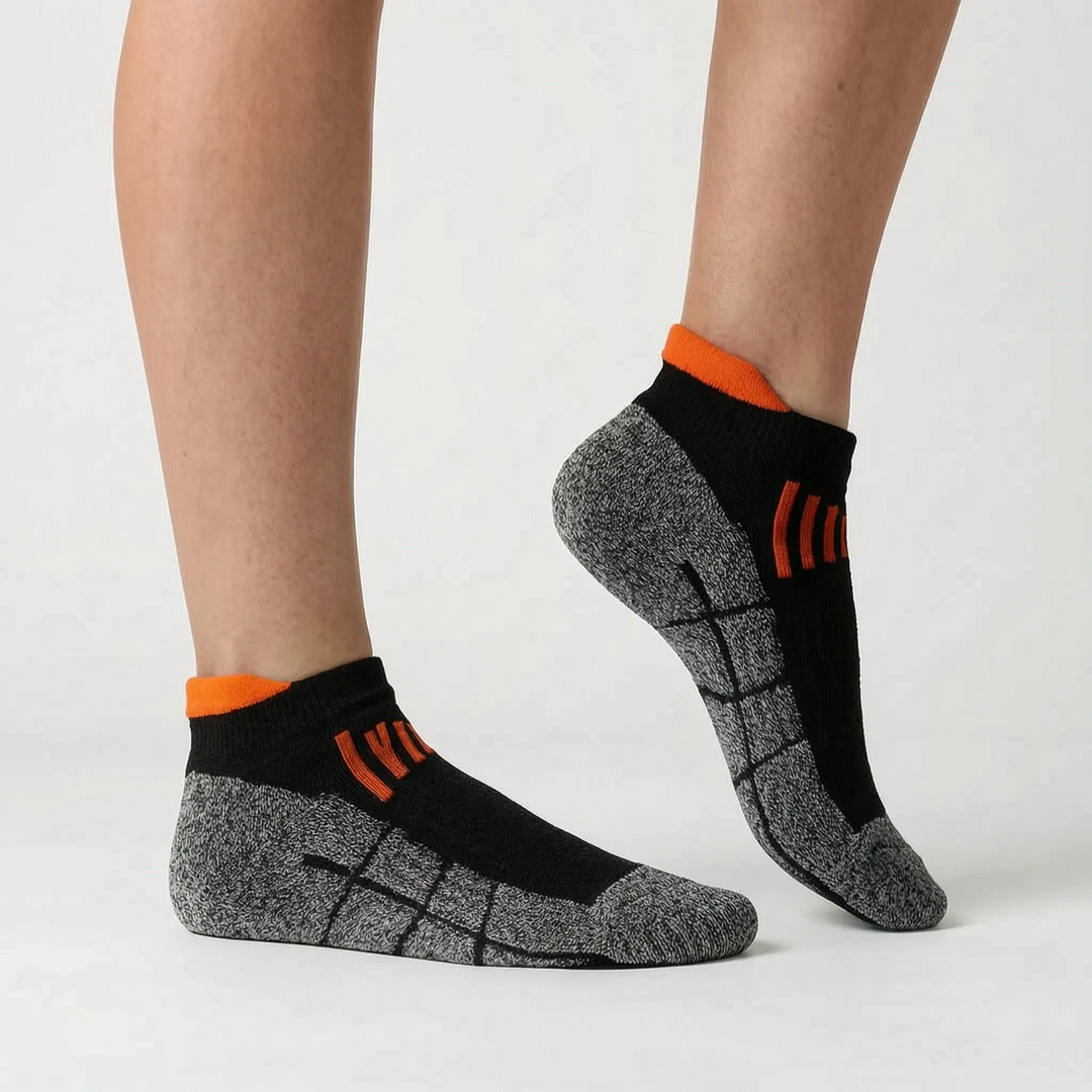 Performance women's running socks. Comfortable green ankle socks for active training.