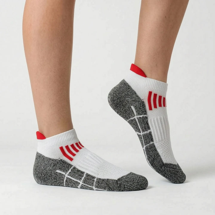 Quick-dry athletic ankle socks for women. Green activewear for running and sports.