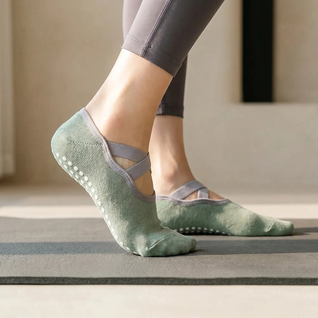 Women's green ballet studio grip socks for yoga, pilates & barre, featuring non-slip soles.
