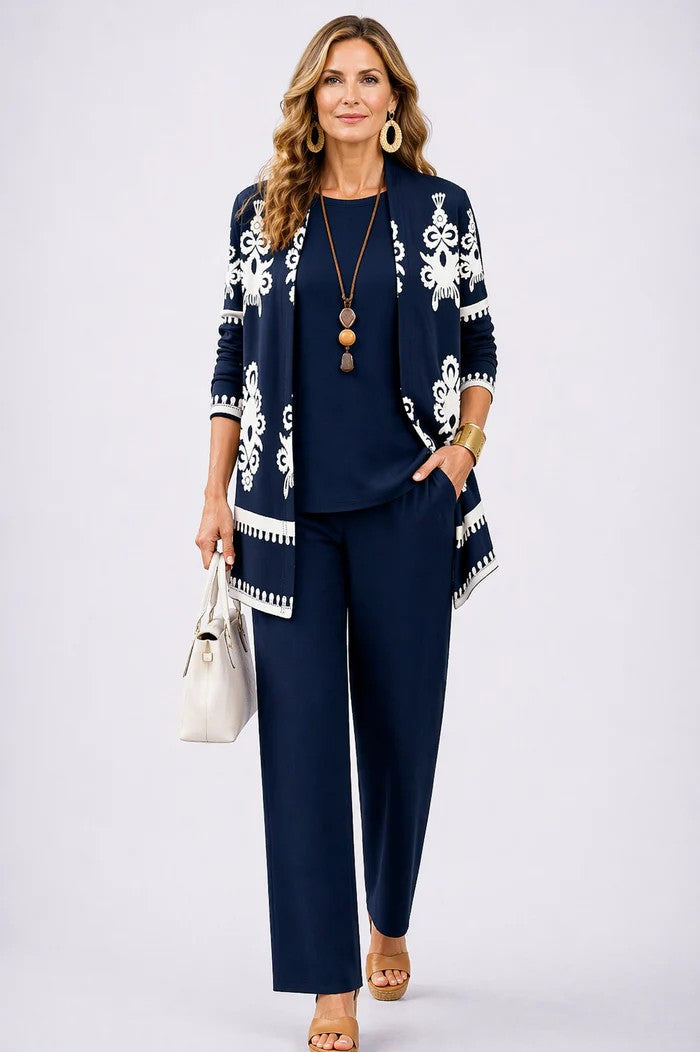 Coordinated women's outfit: relaxed fit blazer, soft top & flowing trousers. Ideal for chic style.
