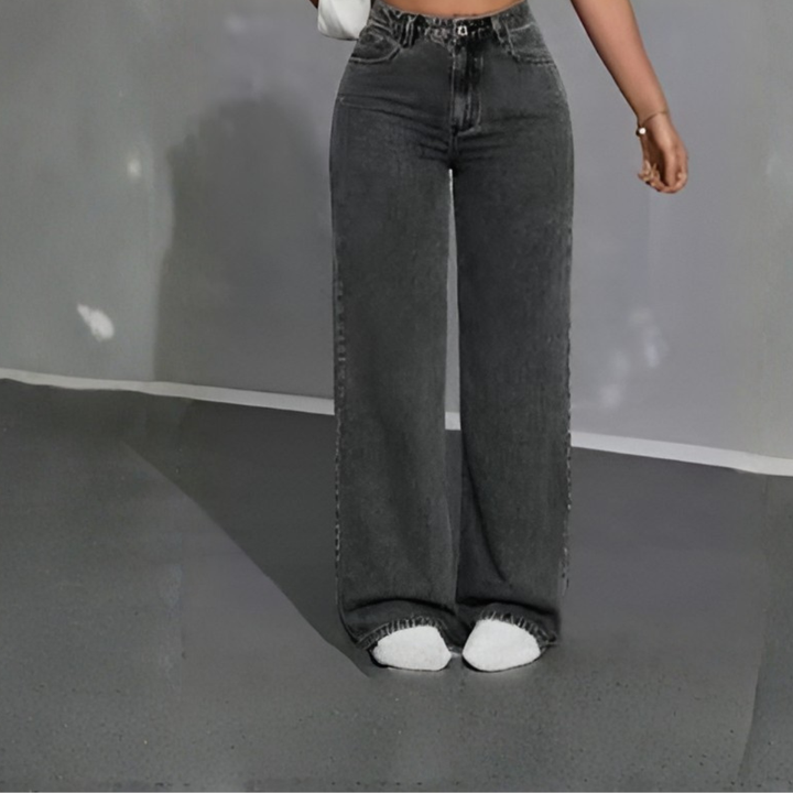 Stylish women's high-waisted straight leg cropped jeans, comfortable casual denim perfect for everyday fashion.