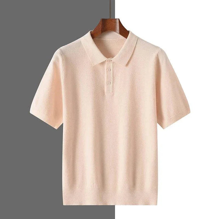 Stylish men's button-up polo shirt, ideal for spring and summer fashion. A comfortable, everyday essential with a refined look.