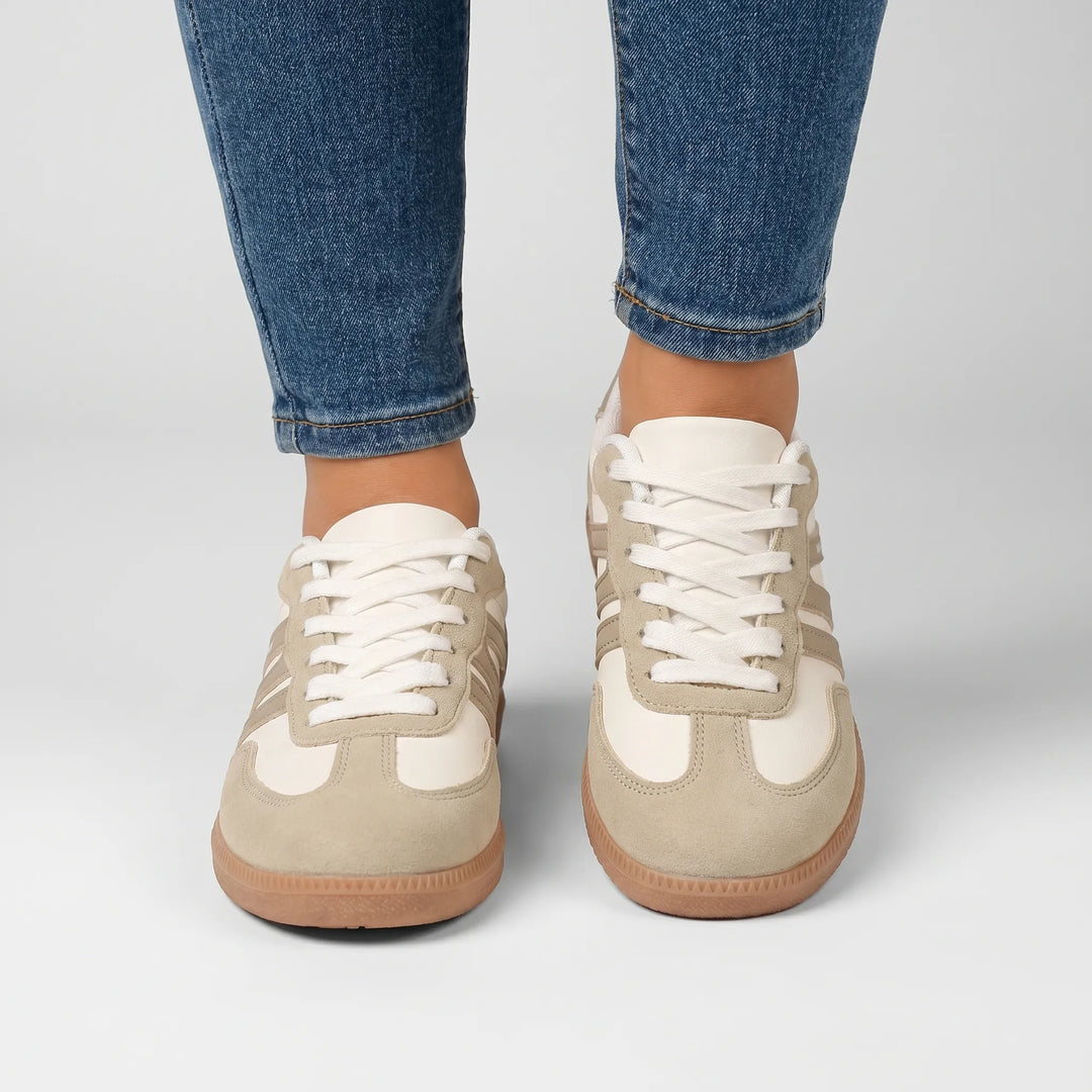 Comfortable women's retro-stripe lace-up shoes with a flat sole, ideal for daily wear.