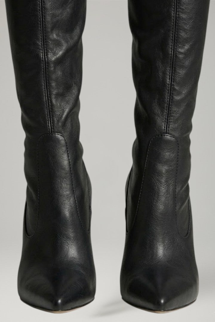 Fashionable women's knee-high boots, perfect for autumn/winter, with a stylish slim heel & zip closure.