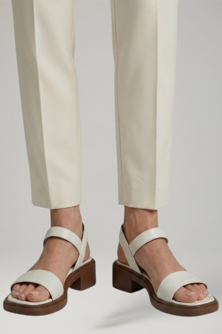 Supportive women's sandals: orthopaedic design, cushioned insole, block heel & perfect for summer.