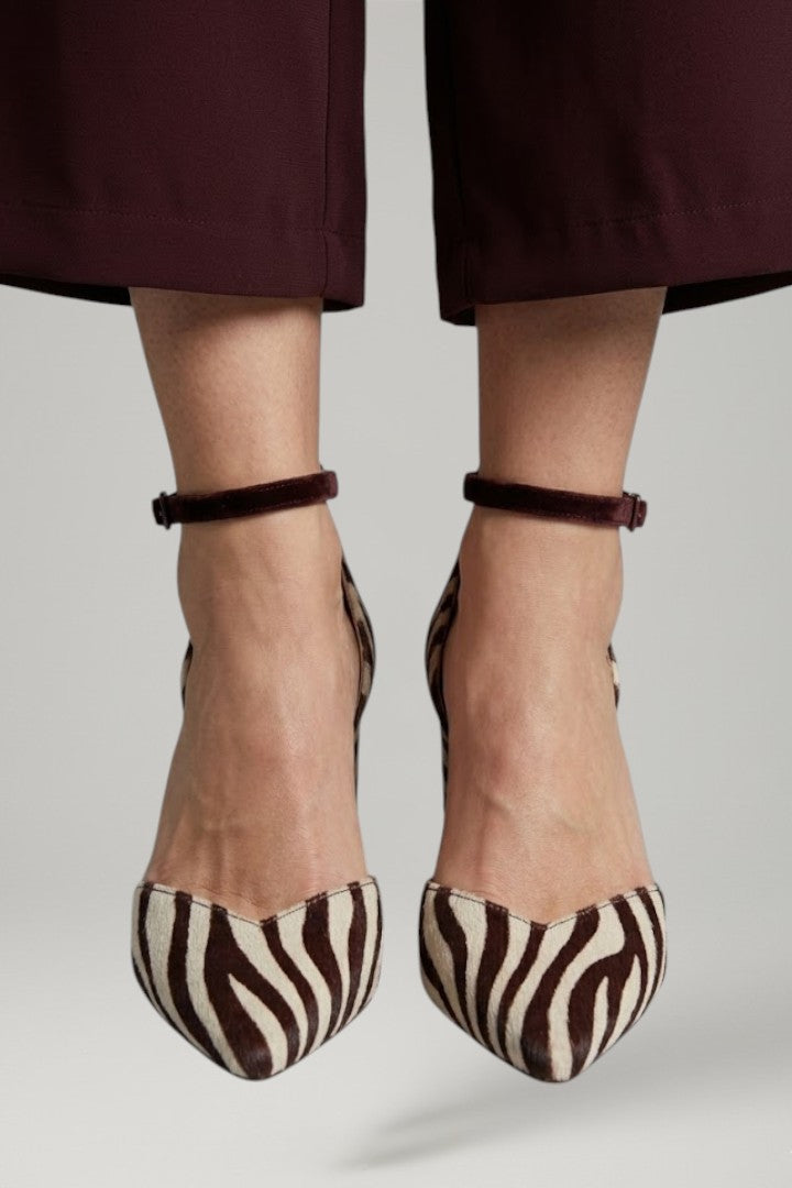 Comfortable women's mid-heel sandals with secure ankle strap & textured sole, ideal for versatile daily wear.