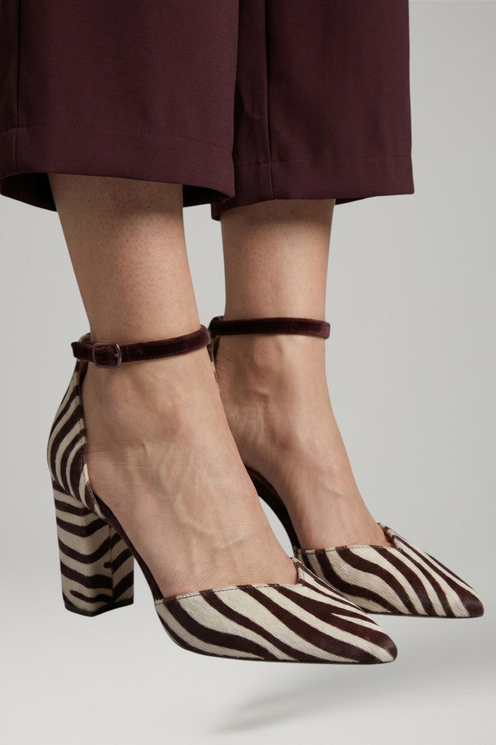 Stylish patterned women's mid-heel sandals with a secure ankle strap, perfect for summer footwear & comfort.