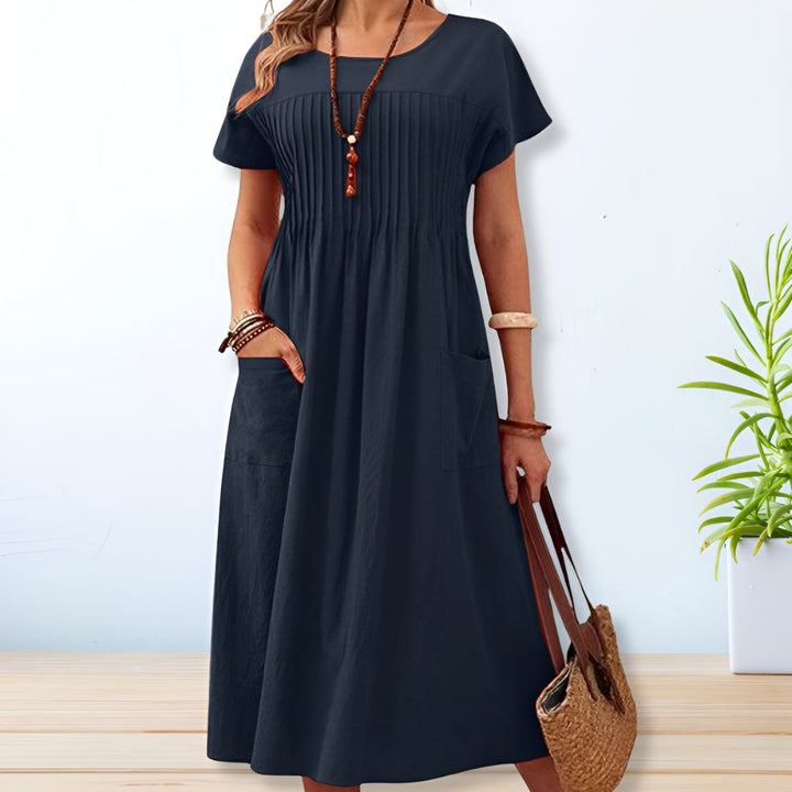 Comfortable short sleeve midi day dress for women, featuring a relaxed fit and practical pockets for casual style.