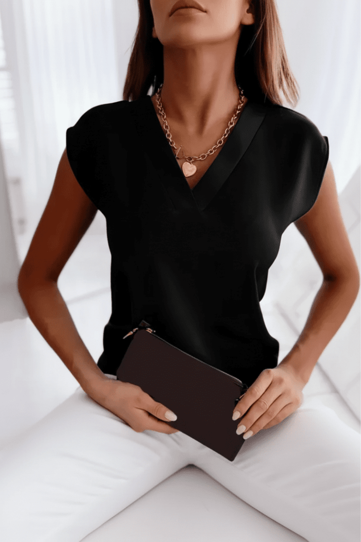 Comfortable & chic women's open-back top, perfect for evening wear. Stylish sleeveless design offers a flattering fit.