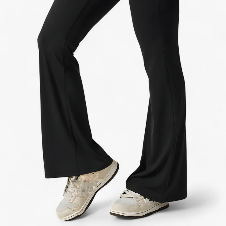 Chic Amélie women's jumpsuit, comfortable & perfect for versatile casual and elegant wear.