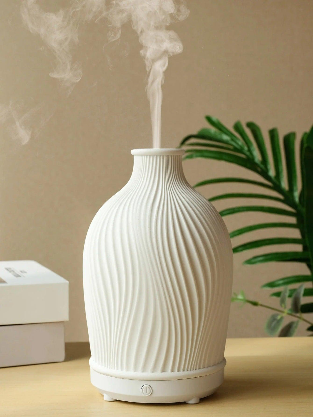 Elegant ultrasonic aromatherapy diffuser & humidifier for home wellness and improved air quality.
