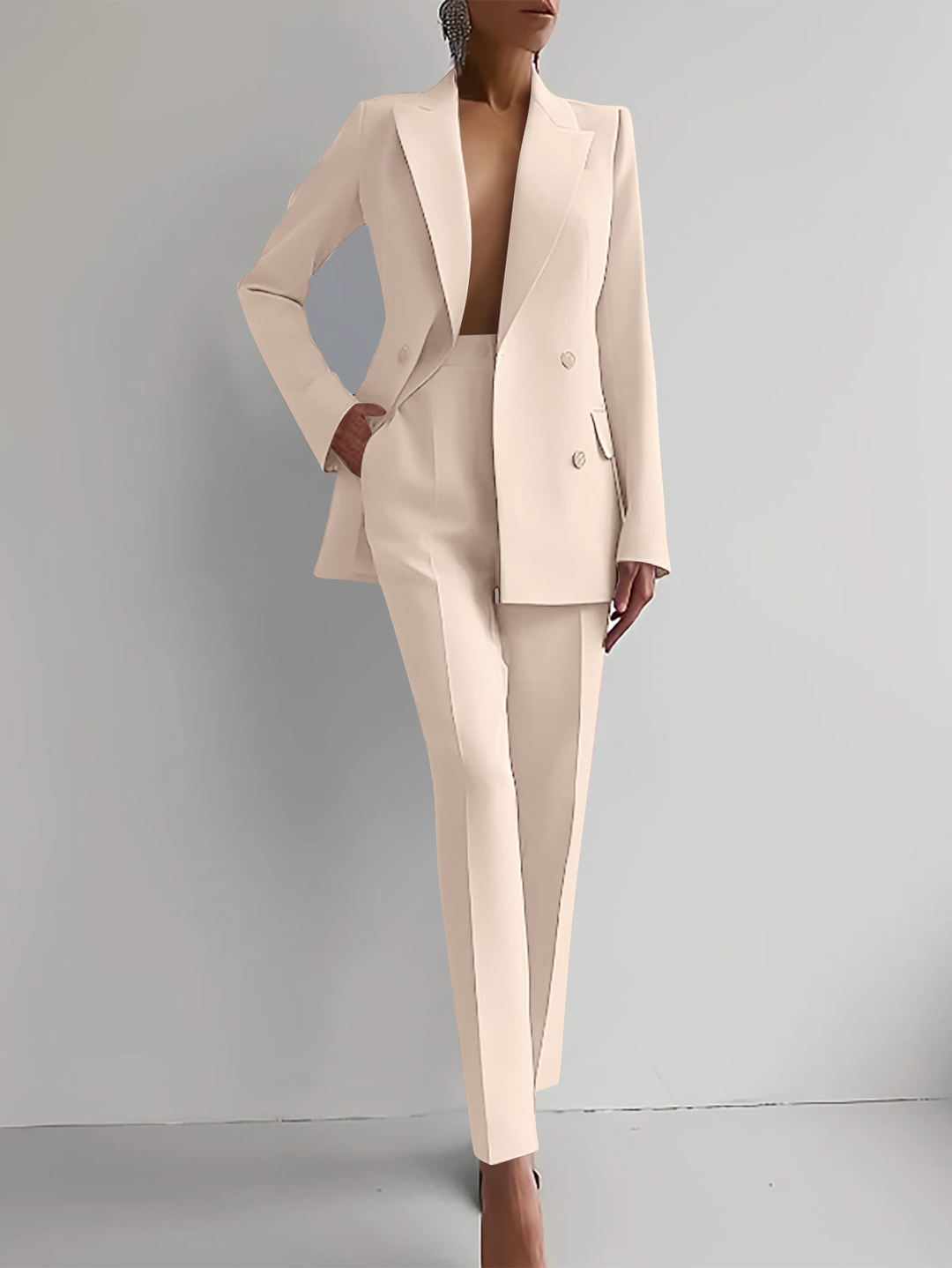 Elegant professional women's suit, a modern 2-piece tailored set for business and formal workwear.