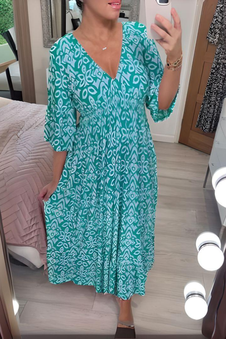 Effortless style with this comfortable women's wrap maxi dress, a versatile and elegant piece for any fashion lover.