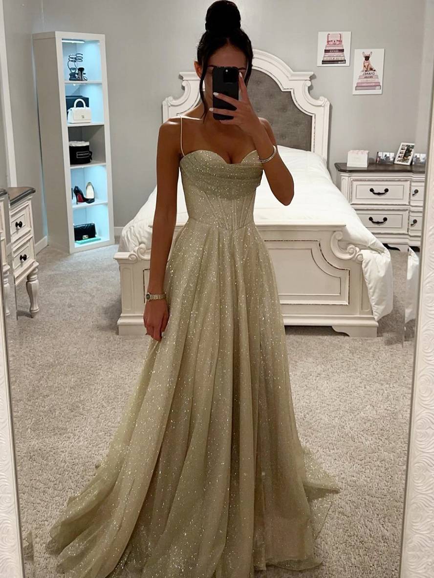 Elegant women's long sleeve maxi evening dress for formal events & parties, offering a sophisticated & flattering fit.