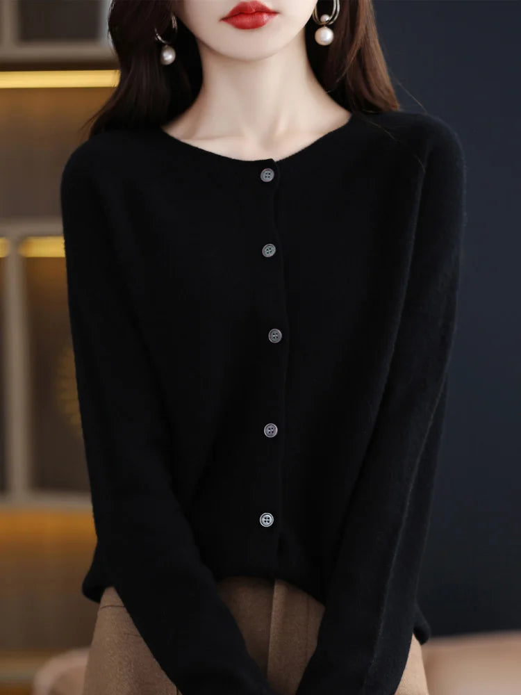 Detailed image of the hemline on a women's fine-knit merino wool O-neck sweater
