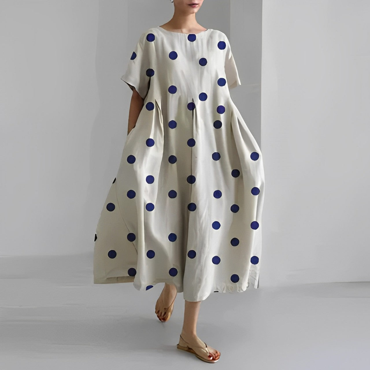 Flowy Boho summer dress with romantic floral print, offering a chic and timeless look, perfect for warm-weather occasions.