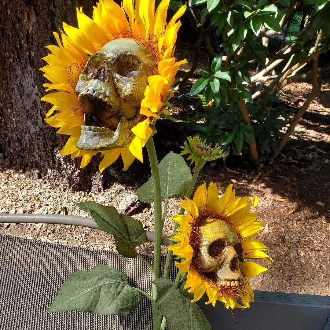 Halloween Skull Sunflower Decor - Outdoor Gothic Stakes - Lexians