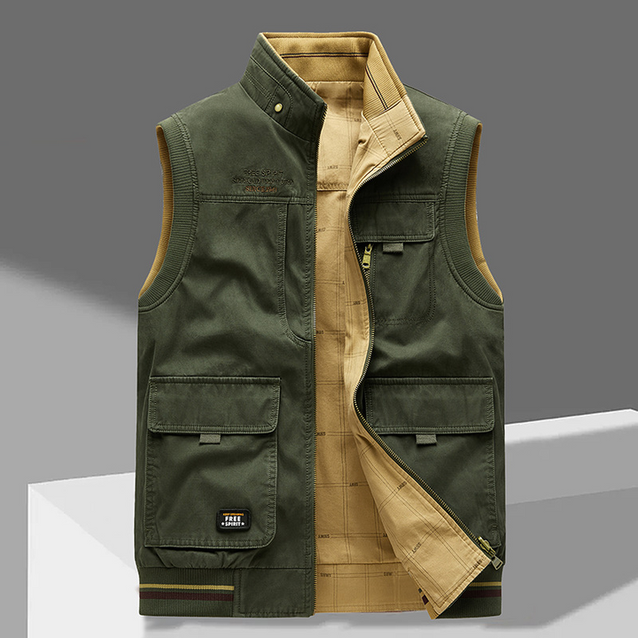 Green unisex utility outdoor vest with plentiful storage pockets, ideal for fishing or photography