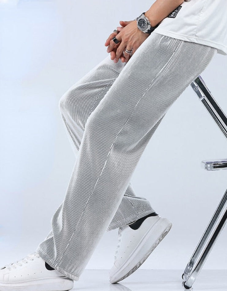 Comfortable men's everyday trousers, lightweight and breathable, ideal for active casual wear.