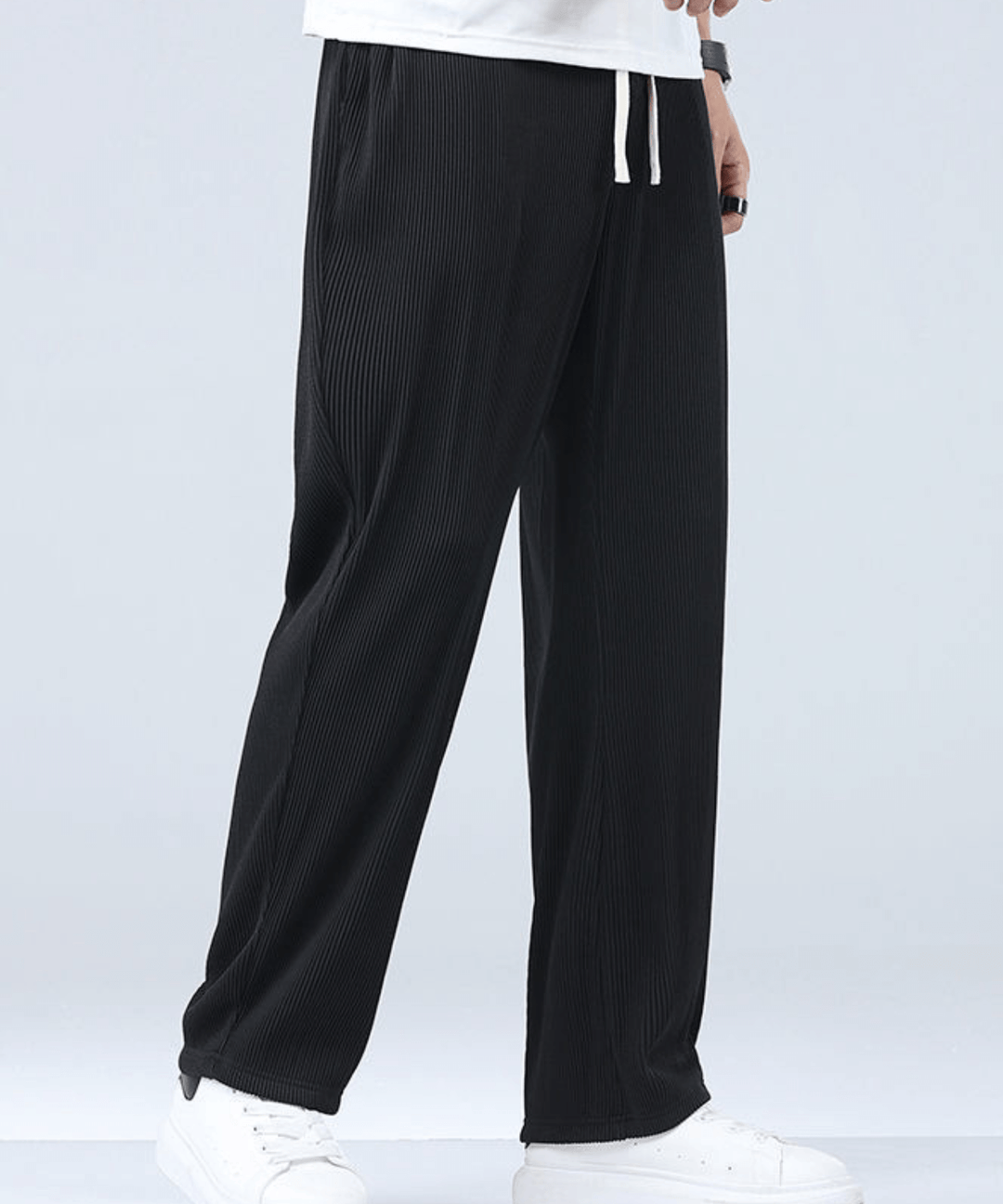 Men's lightweight casual trousers in a comfort fit, perfect for everyday wear and all seasons.