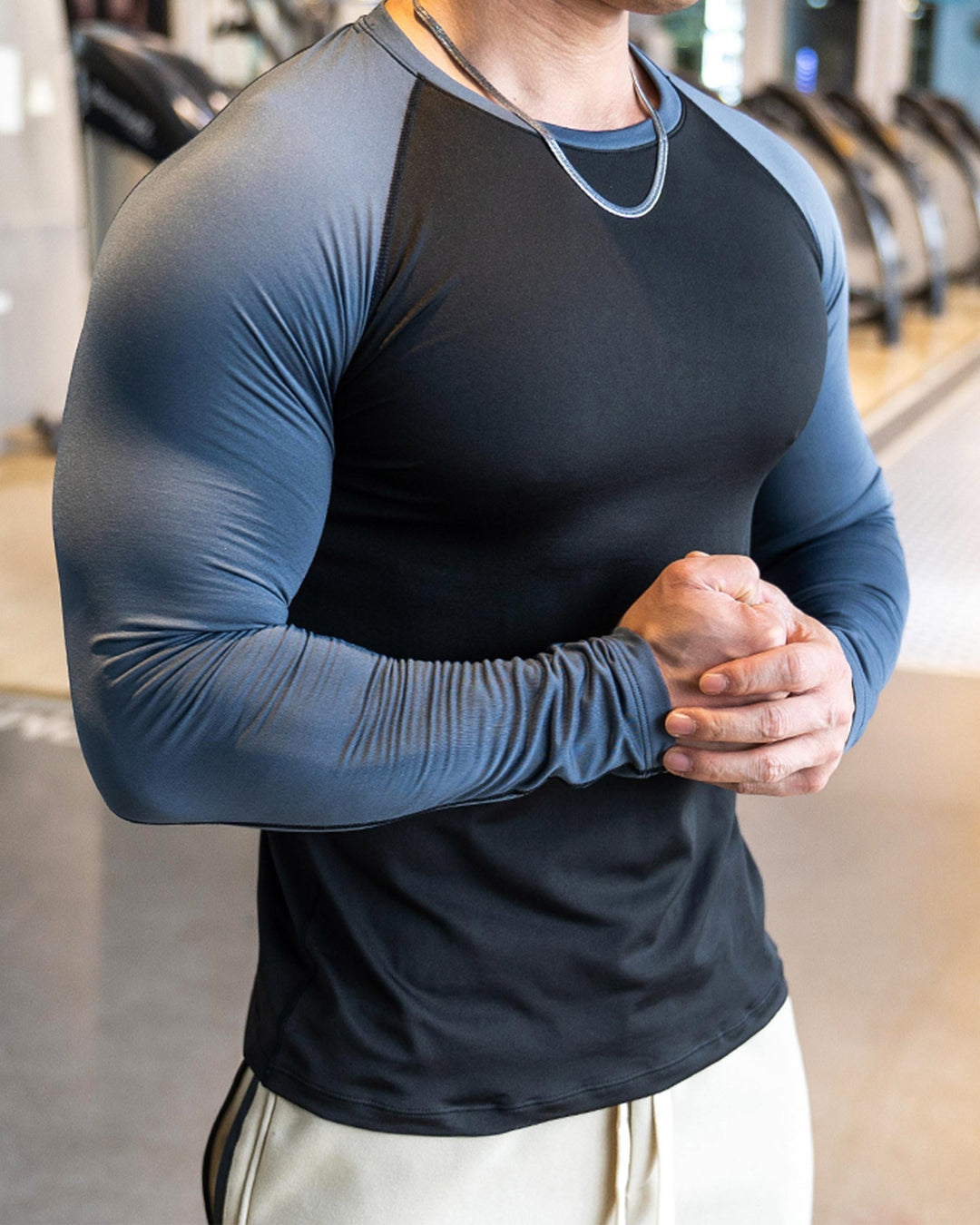 Men's athletic pullover long sleeve, grey, a high-performance training essential