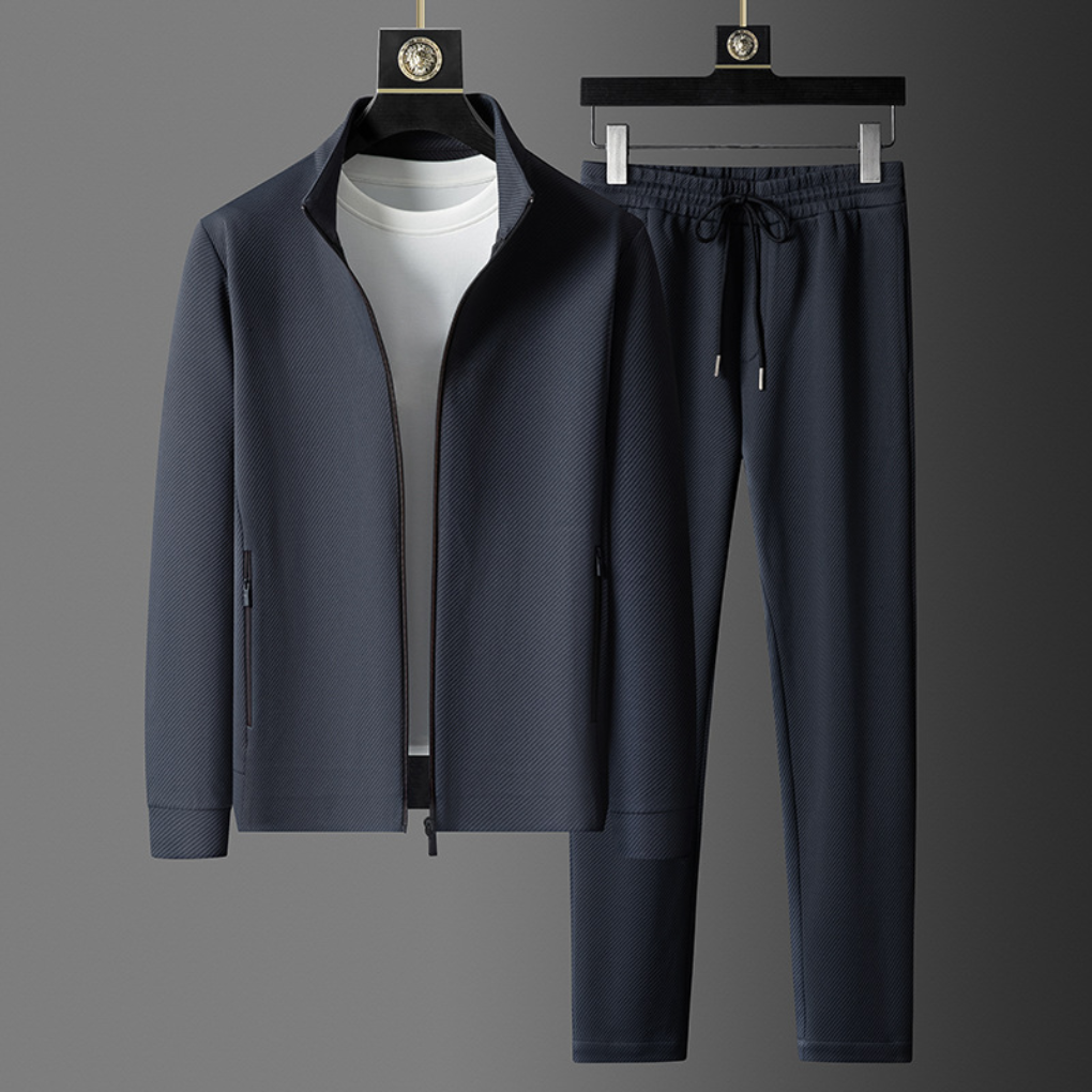 Men's casual comfort tracksuit set in a stylish everyday design, perfect for loungewear or light athleticwear.