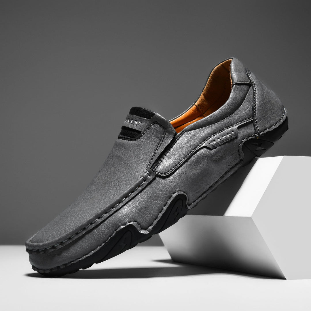 Men's slip-on driving shoes made of soft faux leather, offering both grip and comfort