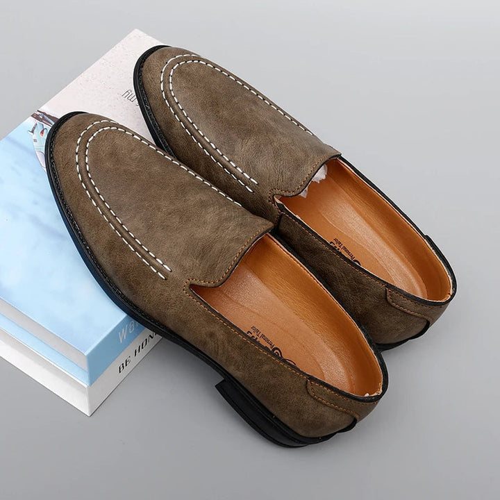 Classic men's leather loafers with a cushioned sole, perfect for extended wear