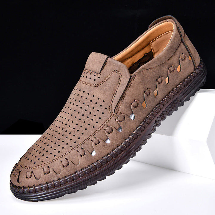 Breathable moc-toe men's casual loafers made from premium cowhide leather.