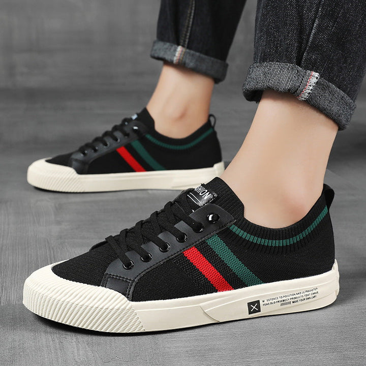 Fashionable men's lightweight sneakers, offering breathable comfort and a secure lace-up for versatile daily wear.