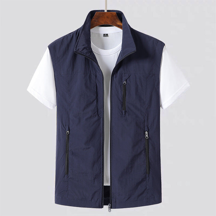 Casual men's lightweight summer vest, a multi-pocket sleeveless design for comfort & convenience in warm weather.
