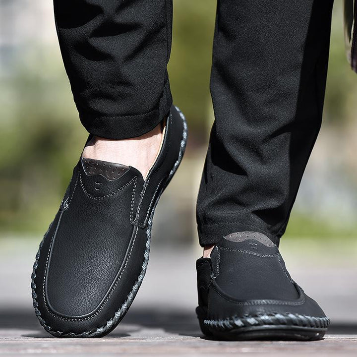 Men's black leather dress shoes with a durable sole, ideal for everyday wear