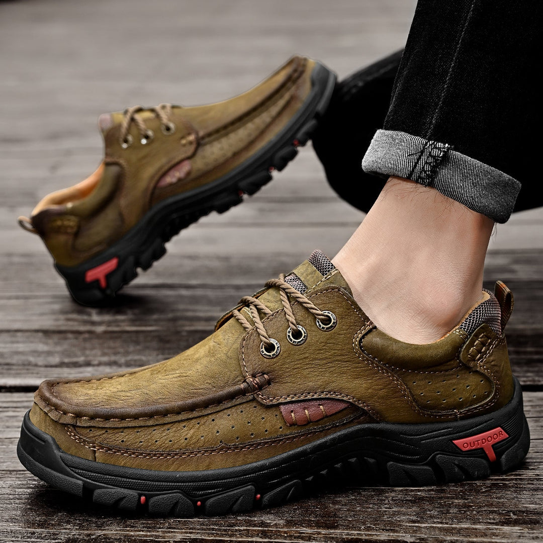 Men's leather orthopedic boots, ideal for comfort and support, with a sophisticated lace-up front