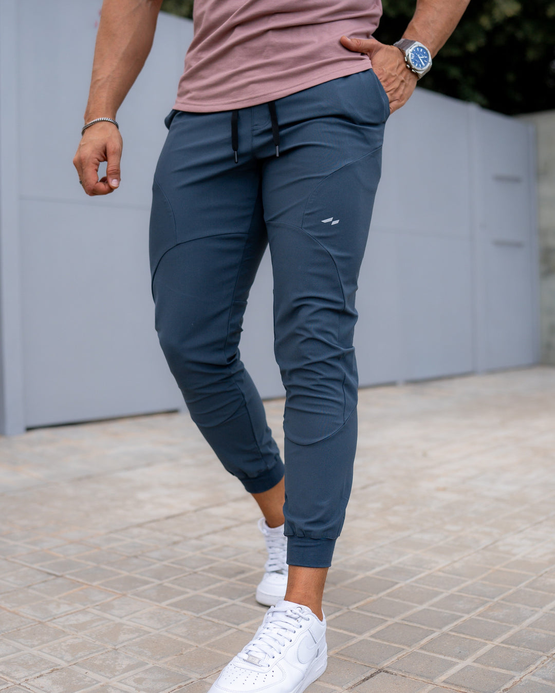 Men's performance joggers, quick dry, stretch fabric, tapered fit, ideal for activewear, workouts, casual use.