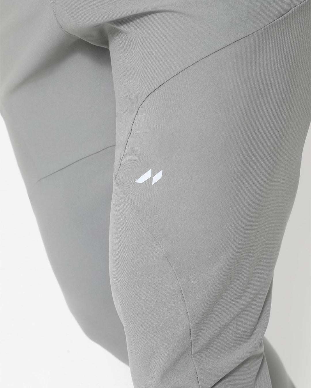 Sporty men's joggers, featuring an elastic waistband and drawstring for adjustable fit, quick-dry stretch.