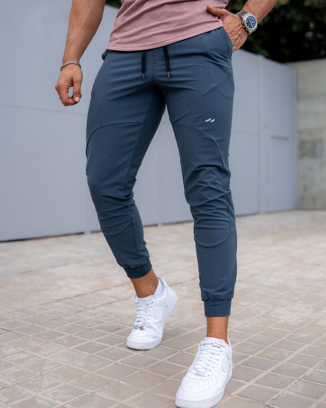 Travel-friendly men's joggers, wrinkle-resistant and quick-dry, stretch for ultimate comfort on the go.