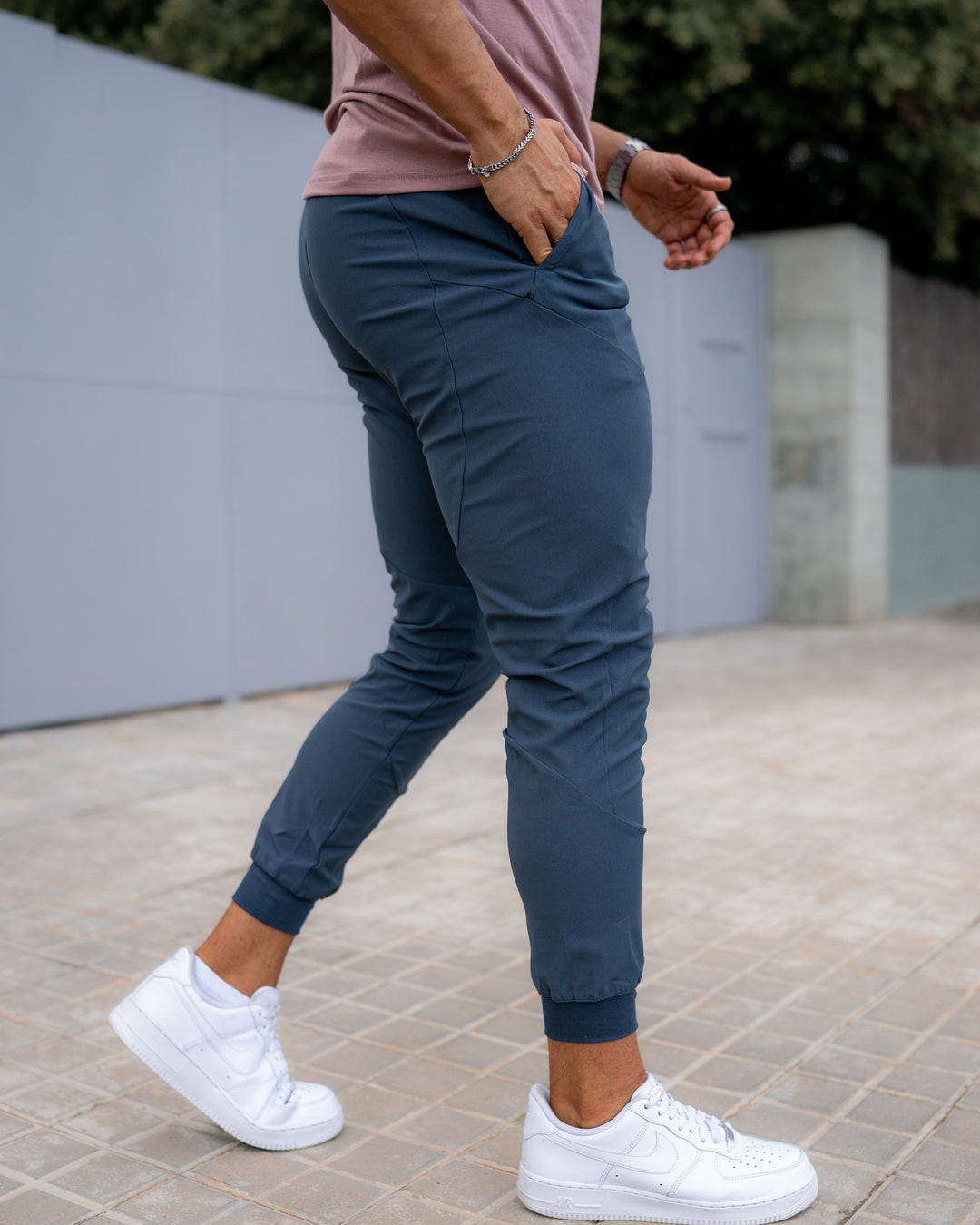 Stylish men's joggers, activewear with a modern tapered leg, quick-dry and super stretchy for movement.
