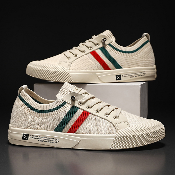 Comfortable men's lightweight summer trainers with retro stripe design for casual footwear.