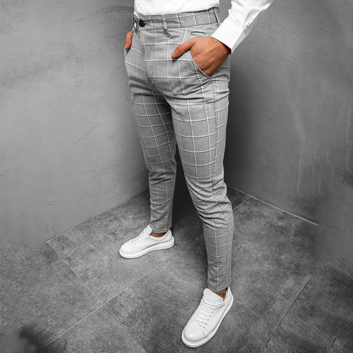 Casual yet refined men's tapered grid pattern pants, suitable for various occasions.