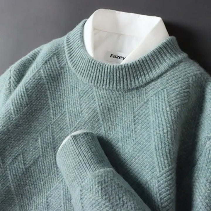 Stylish men's knitwear: a comfortable crew neck sweater, ideal for winter wear and everyday fashion.