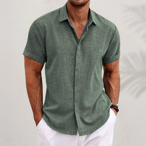 Stylish men's leisure shirt, a comfortable short-sleeve button-down for relaxed fashion.