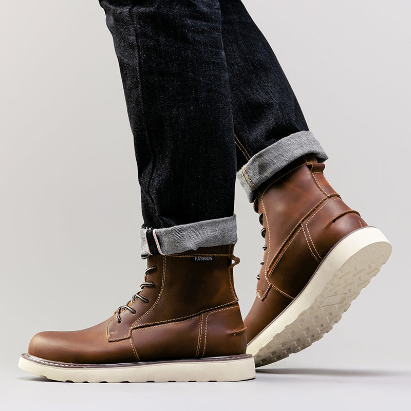 Men's waterproof black chukka boots, perfectly suited for a casual yet refined look.