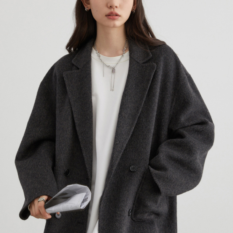 "Men's wool trench coat, double-breasted, oversized fit, high-quality wool, classic lapel, stylish and warm, multiple colors.