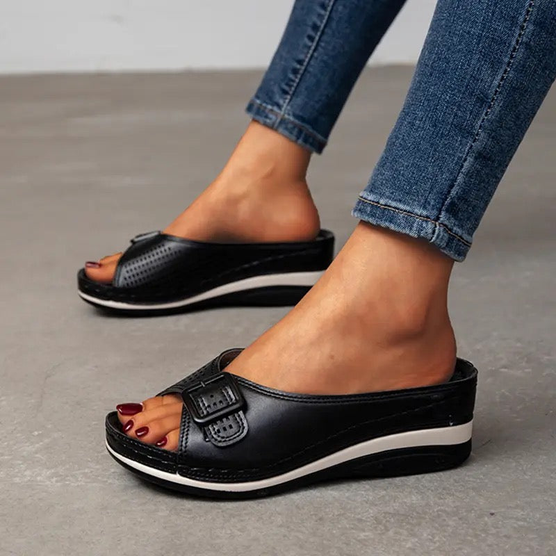 Lorena orthopedic walking shoes for women, providing exceptional comfort & pain relief with arch support.